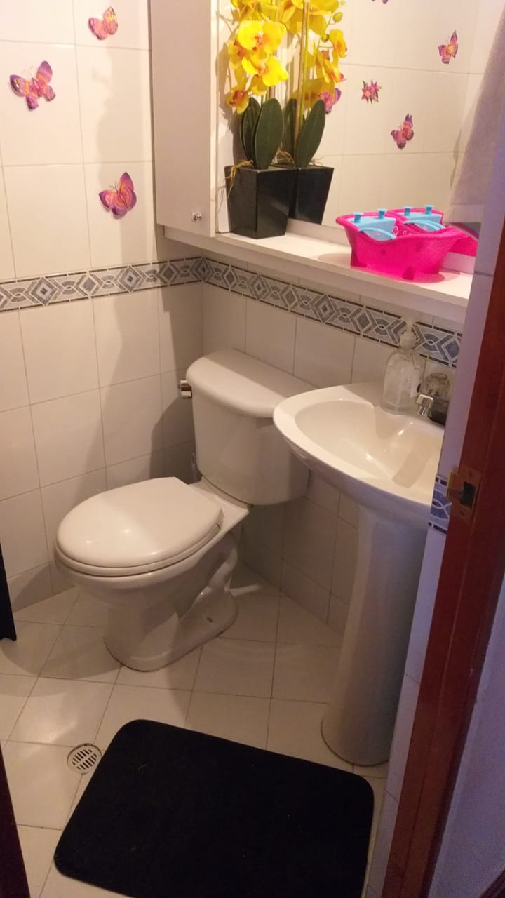 Baño antes ángulo 2 Bogotá