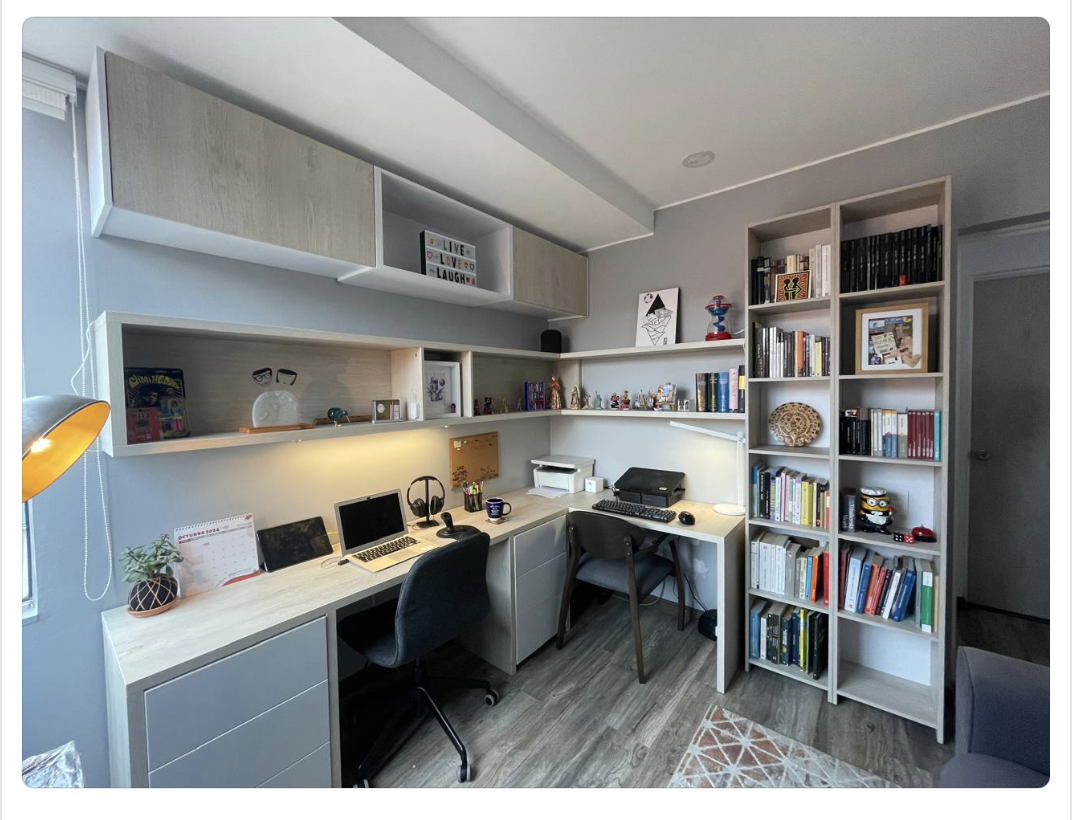 Carpintería a medida en Bogotá — oficina con escritorio doble, estanterías y biblioteca fabricados a medida — Estructura