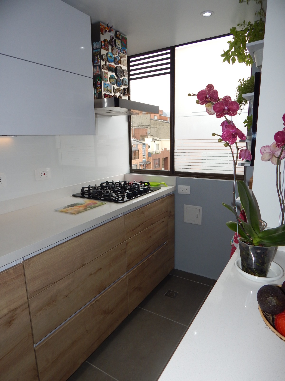 Cocina remodelada en Bogotá por Estructura — proyecto 2 terminado